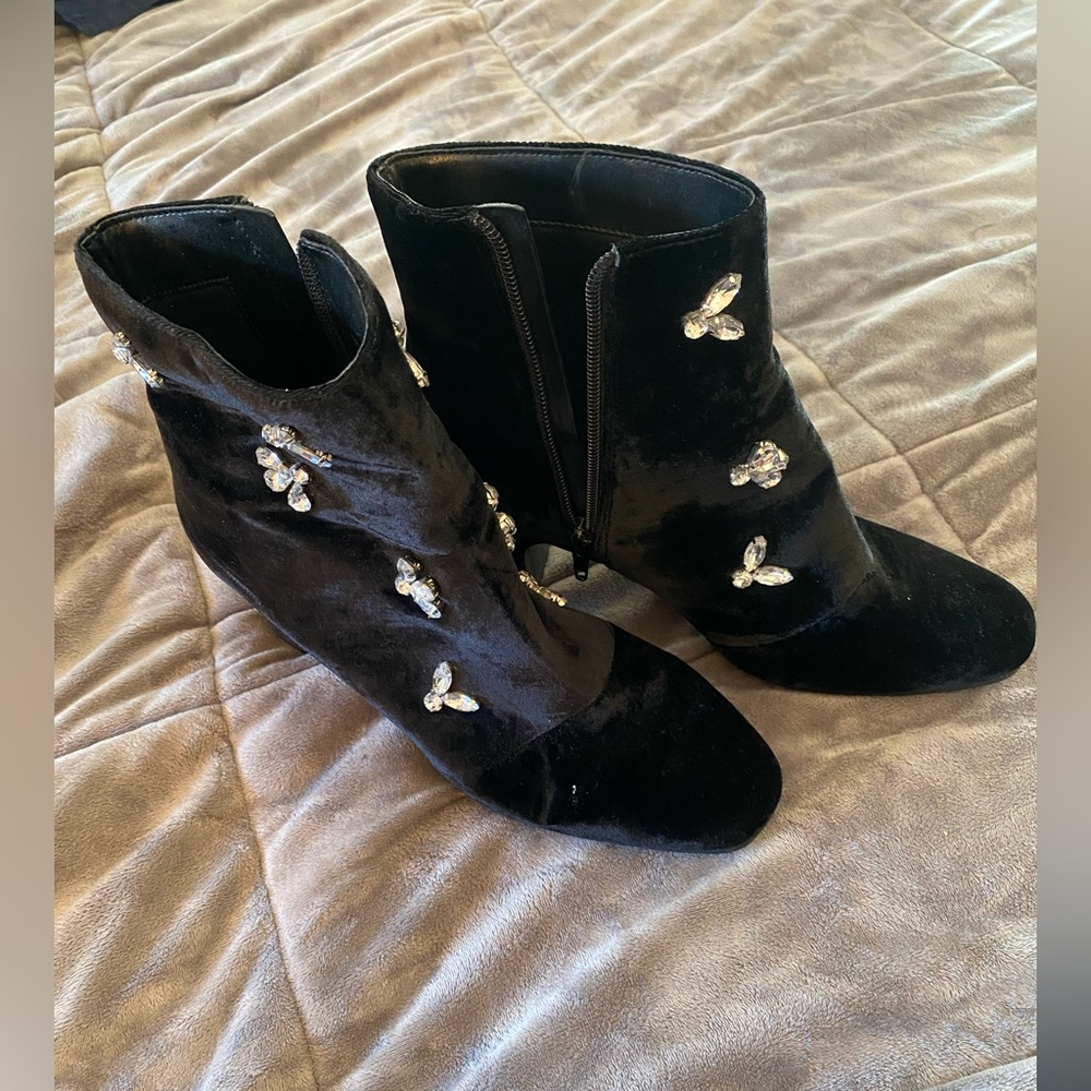 Anne Klein Glinda Black Velvet Bootie, size 8, 2 in. Heel